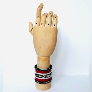 Handcrafted Colombian Bracelet Inspired by its Culture.